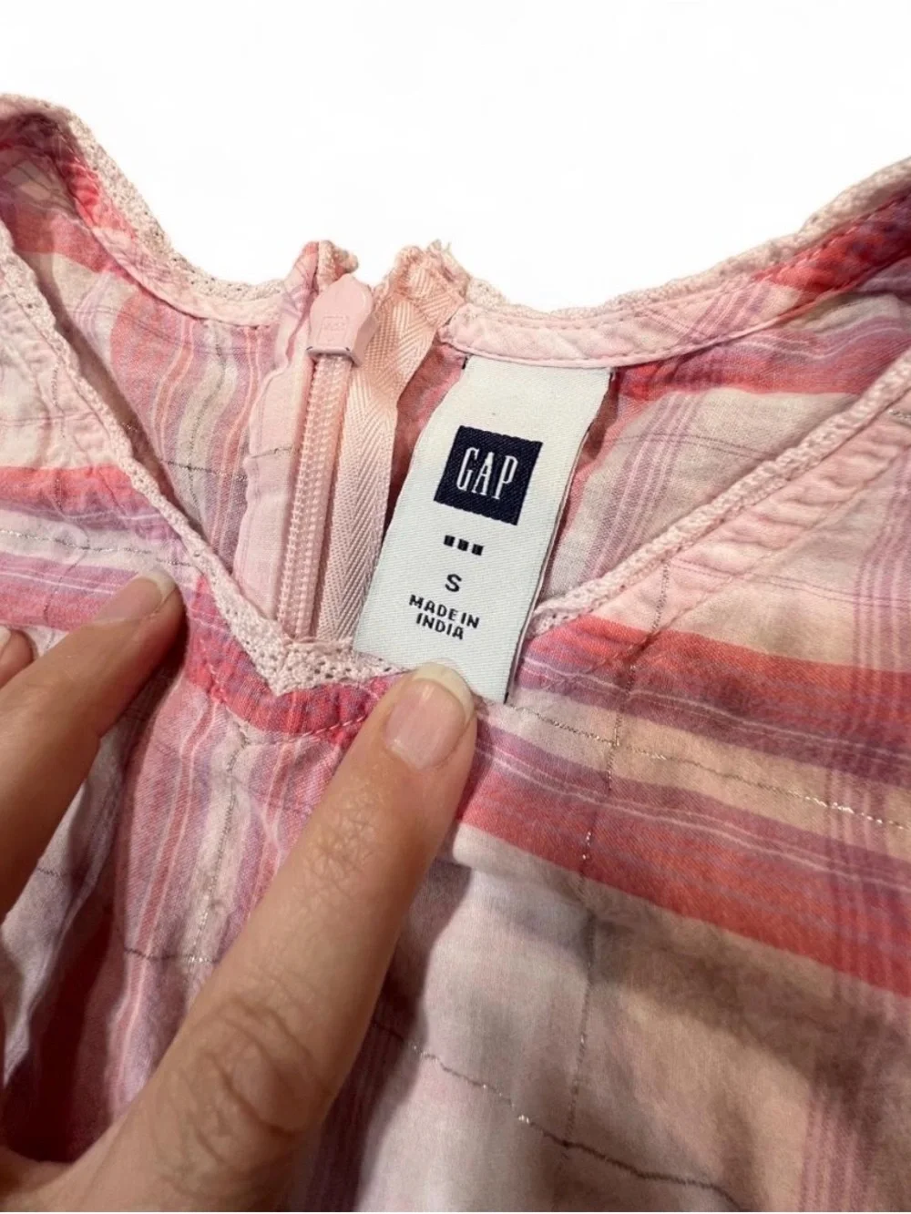 GAP pink white